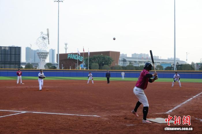 2025熊猫杯慢投垒球总决赛中山开赛 412支队伍角逐