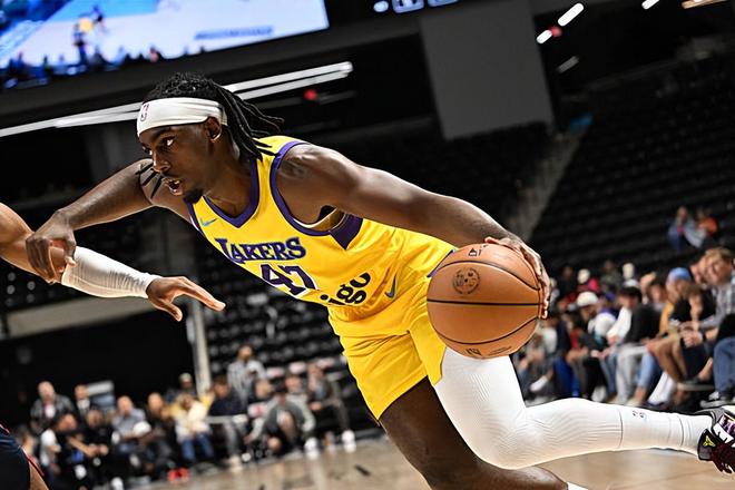 南湾湖人逆转撕裂城混音 卡鲁马27分引领胜局