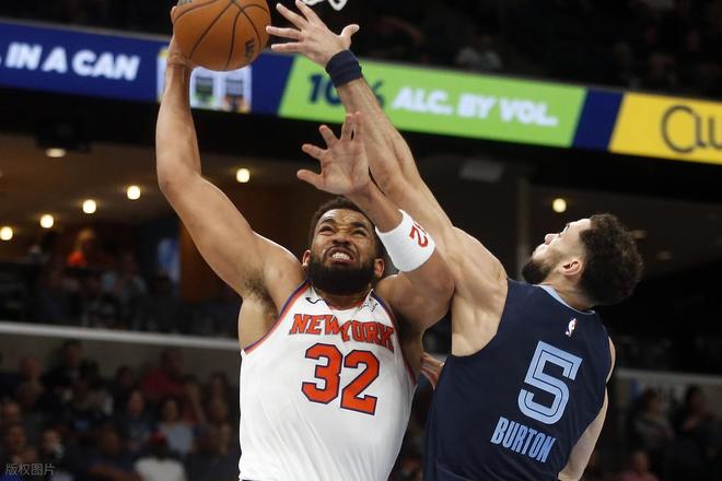 文班亚马41分18篮板创纪录当选今日最佳球员