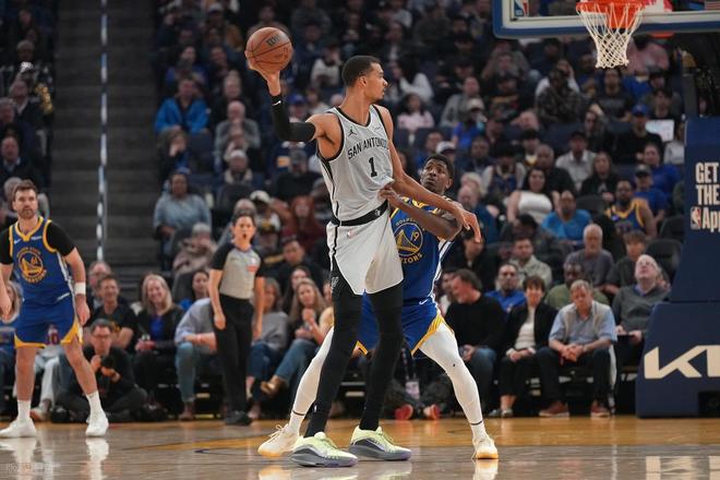 文班亚马41分18篮板创纪录当选今日最佳球员