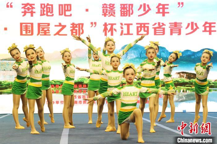 舞动青春活力：江西省青少年啦啦操锦标赛在龙