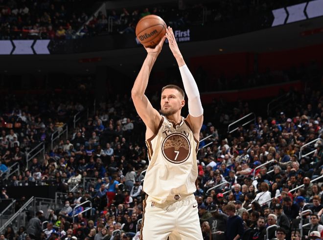 库里复出首战遭阿门严防 火箭客场掀翻勇士