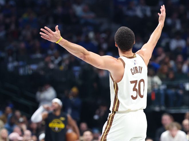 库里复出首战遭阿门严防 火箭客场掀翻勇士